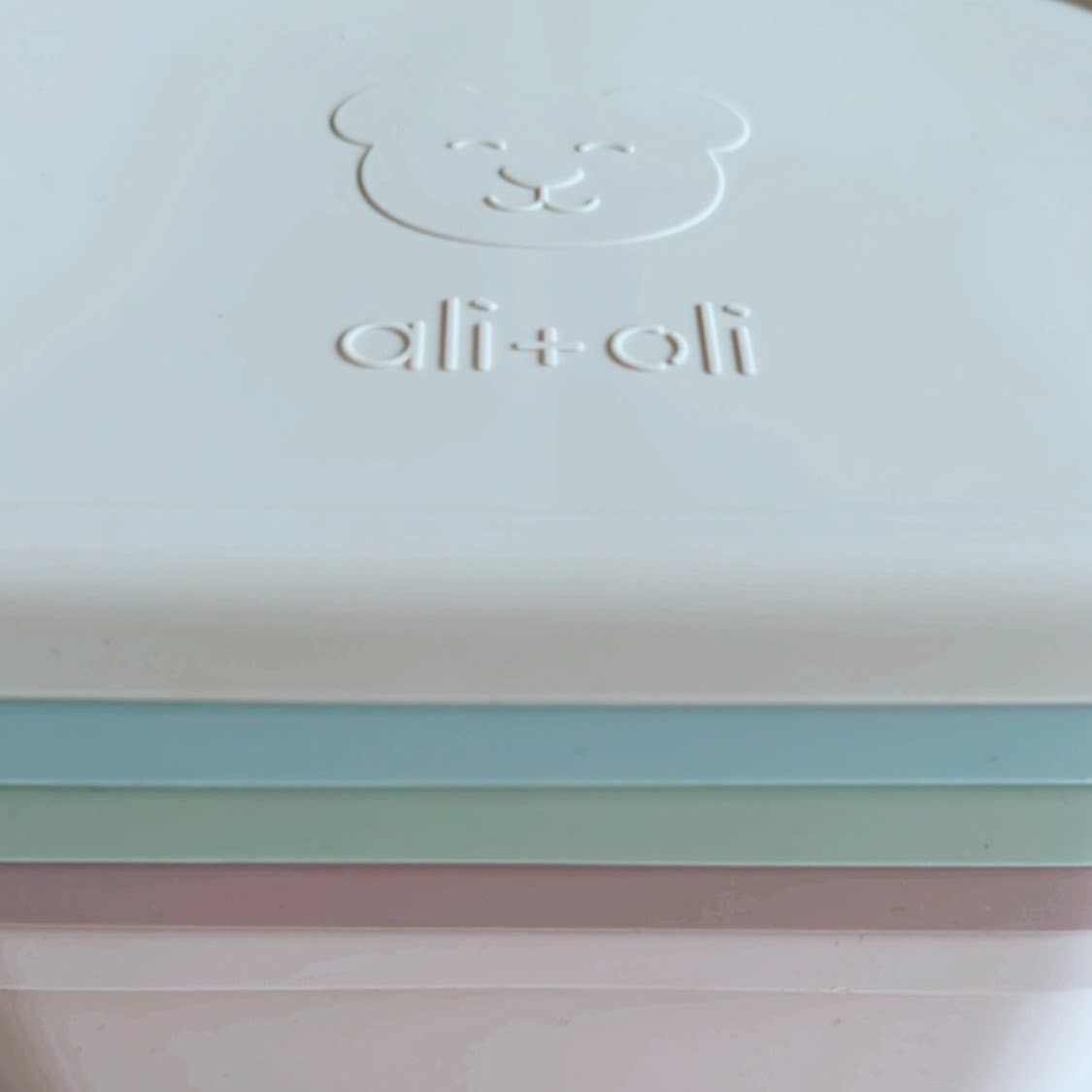 Ali+Oli Leakproof Silicone Bento Box (Blush) Back to School