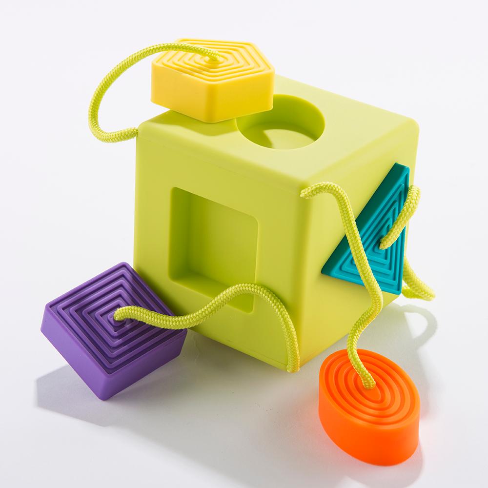 OombeeCube - Fat Brain Toys
