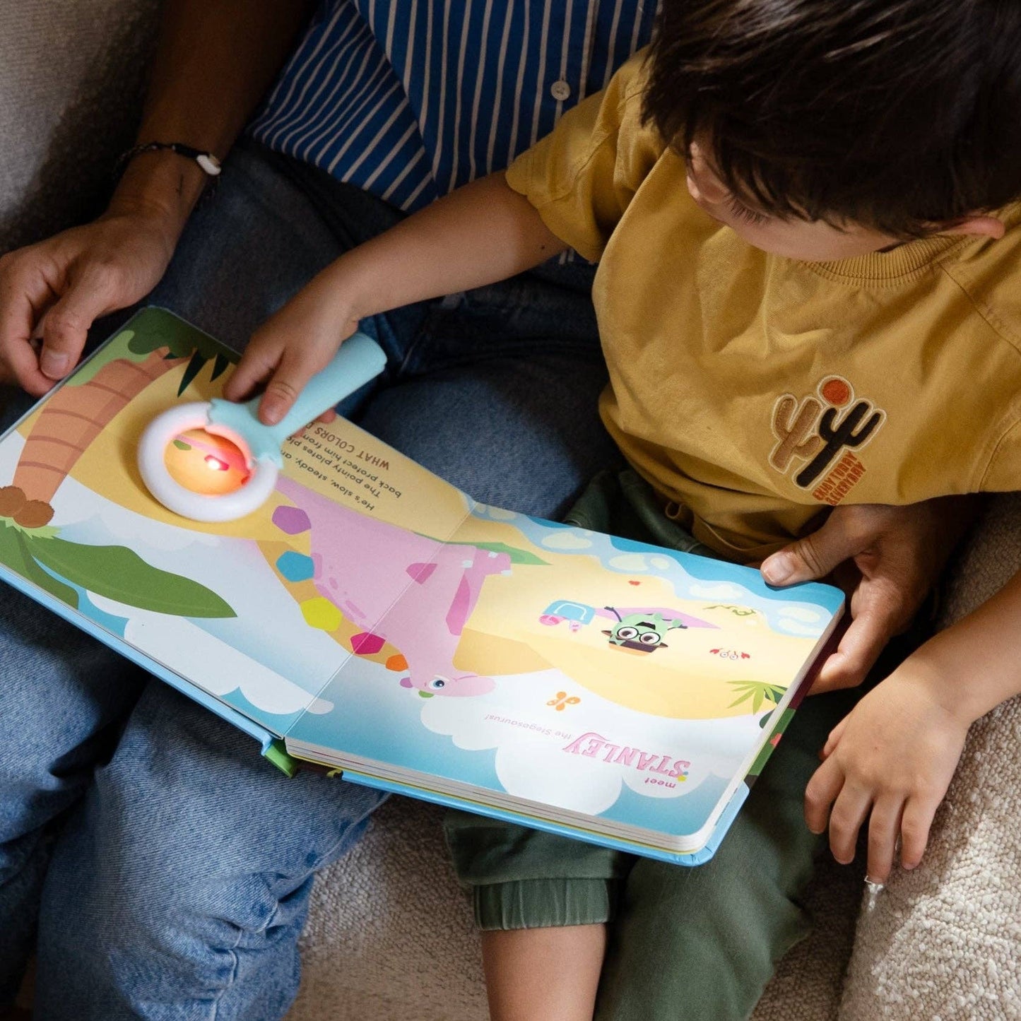 Glo Pals Light Up Book | Pippa and Her Prehistoric Pals