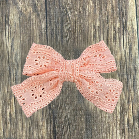 Eyelet Lace | Bow Clippie
