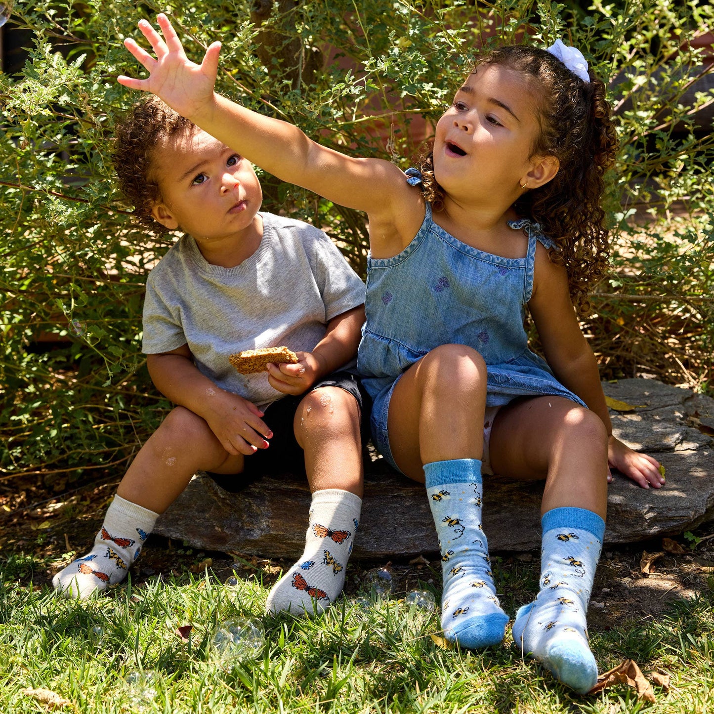 Kids Socks that Protect Bees (blue with bees)