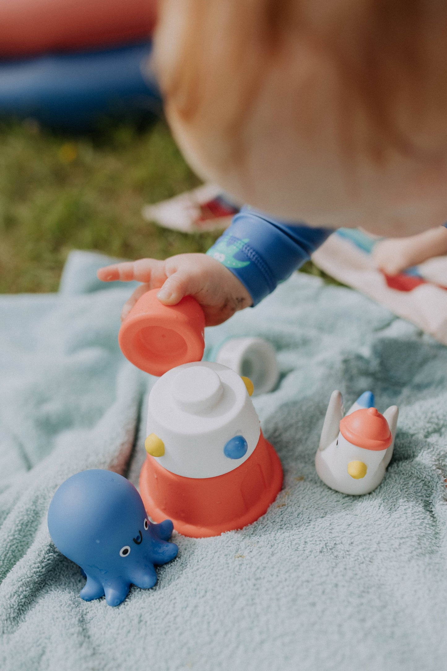 Itzy Stack & Squirt™ Bath + Water Toy