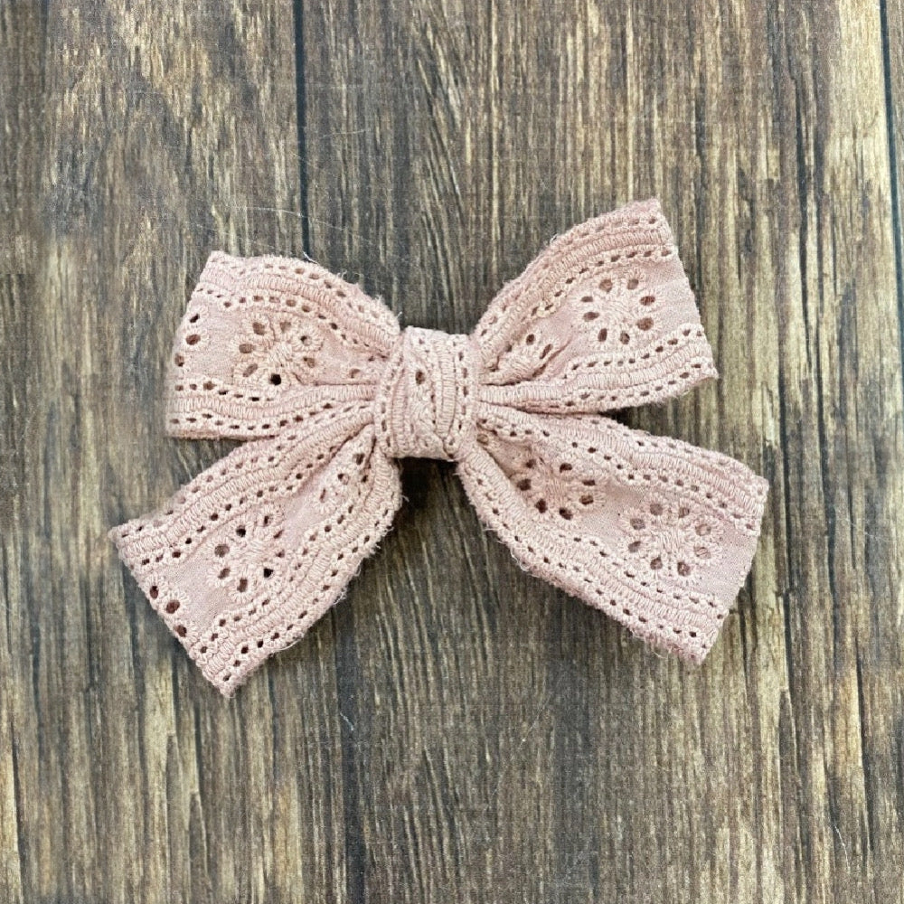 Eyelet Lace Bow Clippies