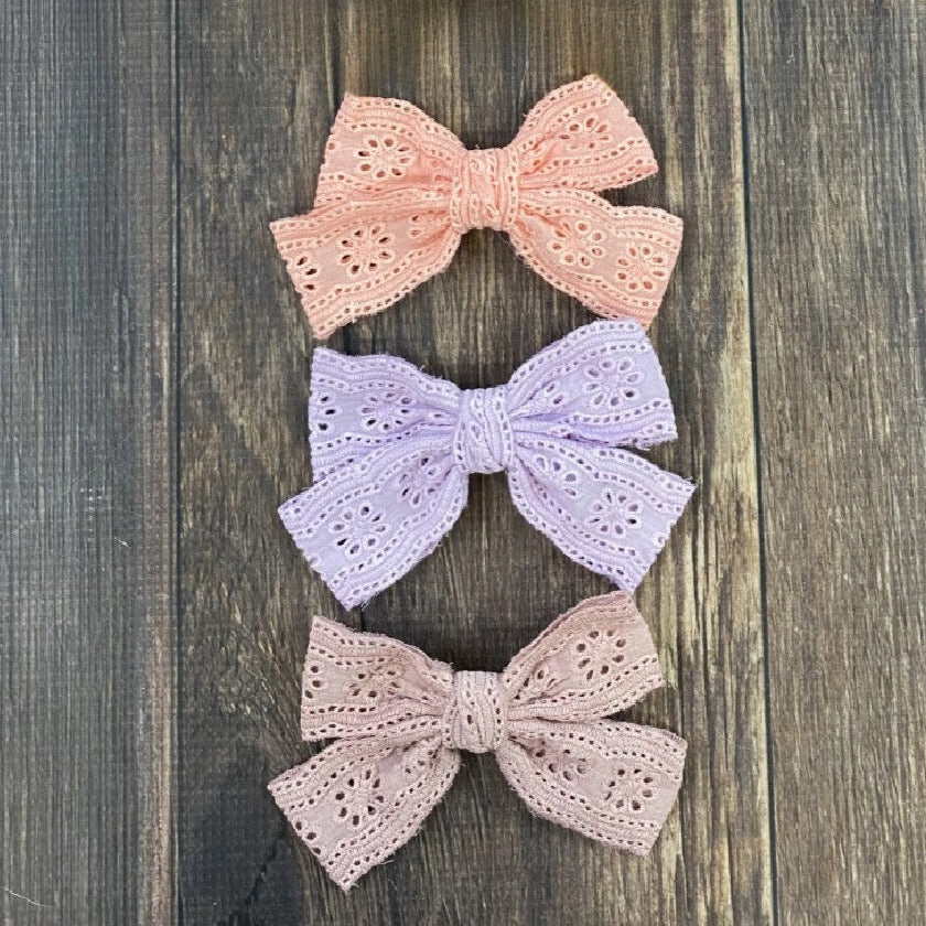 Eyelet Lace Bow Clippies