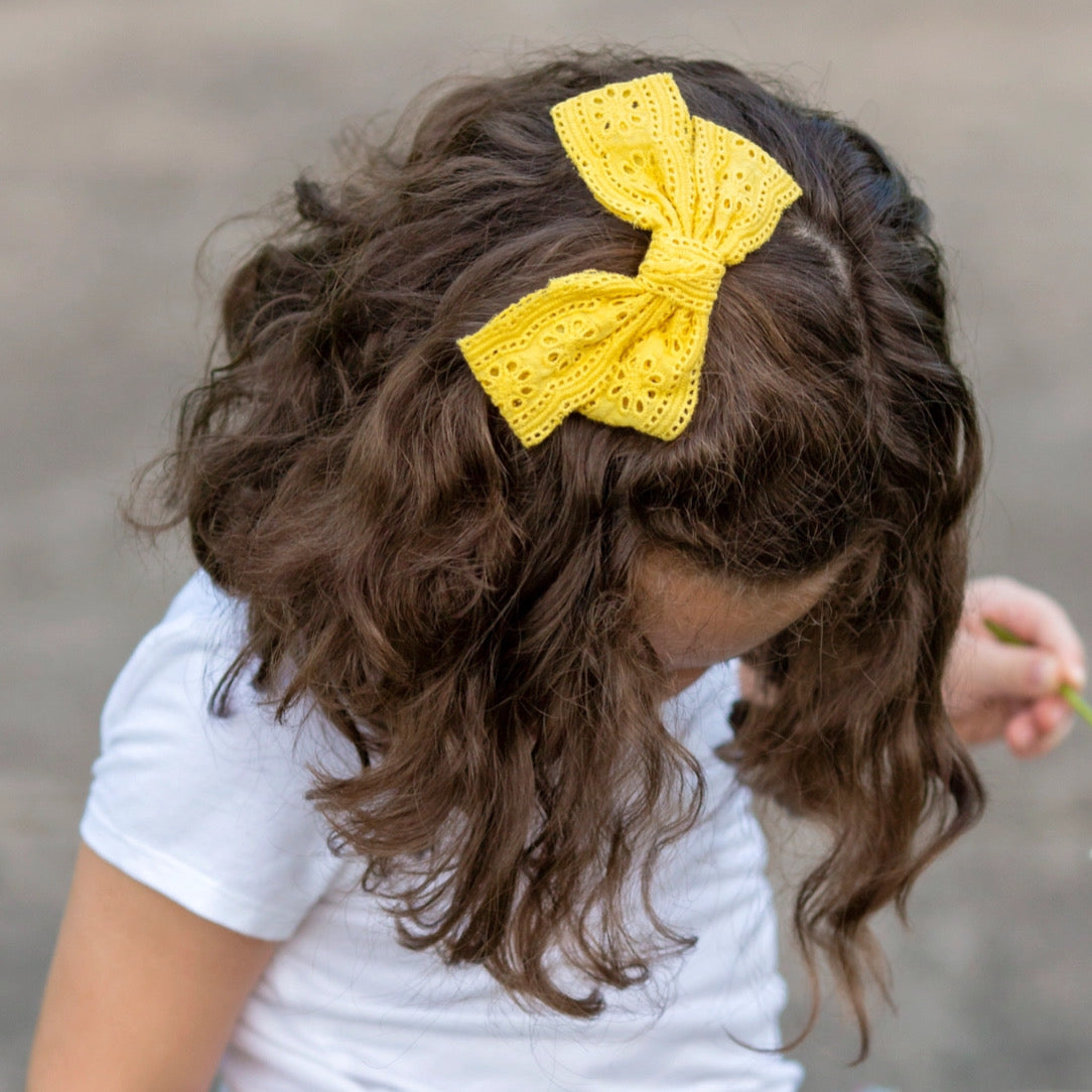 Eyelet Lace Bow Clippies