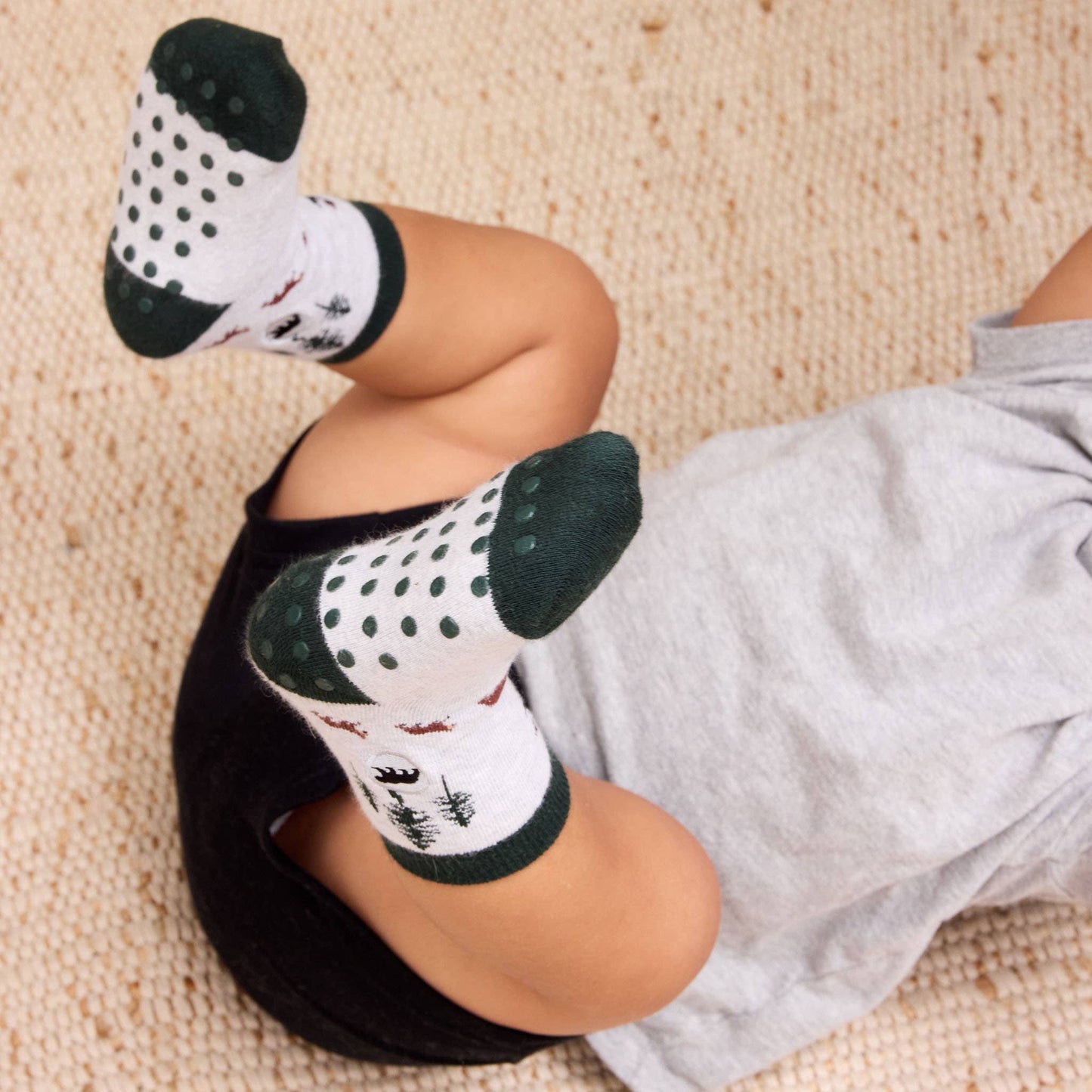 Kids Socks that Protect Bears (light grey with bears)