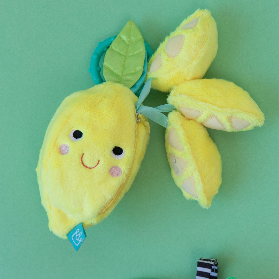 Mini-Apple Farm Lemon Travel Toy