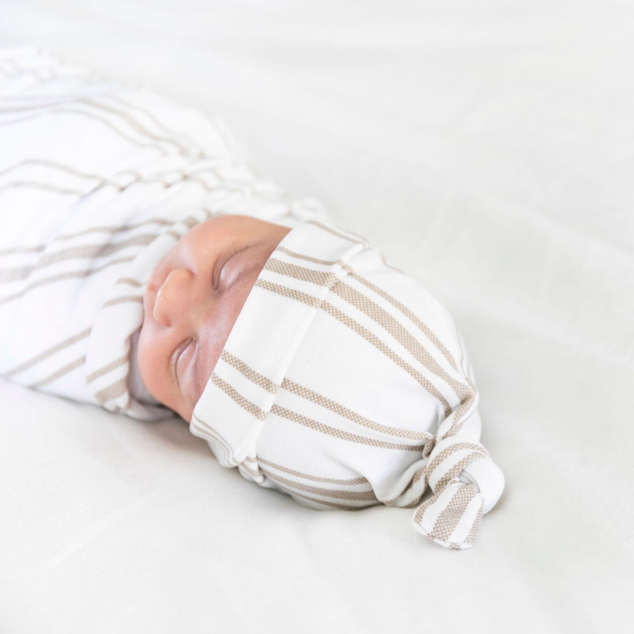 Saranoni Stretchy Swaddle Blanket with Hat - Taupe Stripe